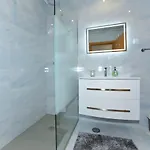 Апартаменты High In The Sky Портиман
