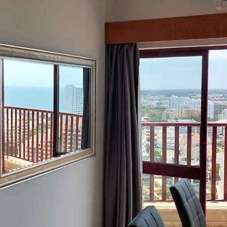 High In The Sky 아파트 *