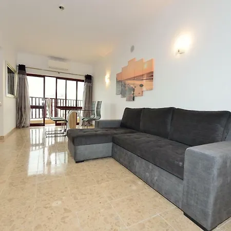 High In The Sky 아파트